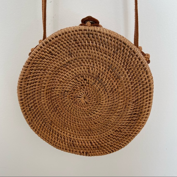 Handmade Woven Circle Rattan Crossbody Bag, made in Bali, like new - Picture 2 of 4